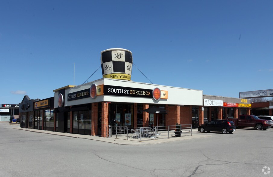 More Photos Of 16925 Yonge St, Newmarket Freestanding For Lease