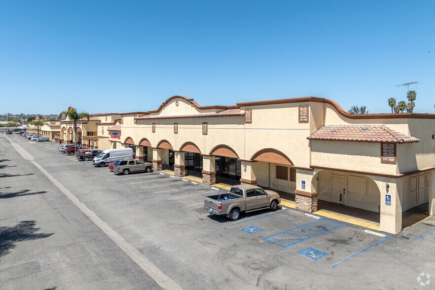 More Photos Of 402-496 E 4th St, Perris Storefront For Lease