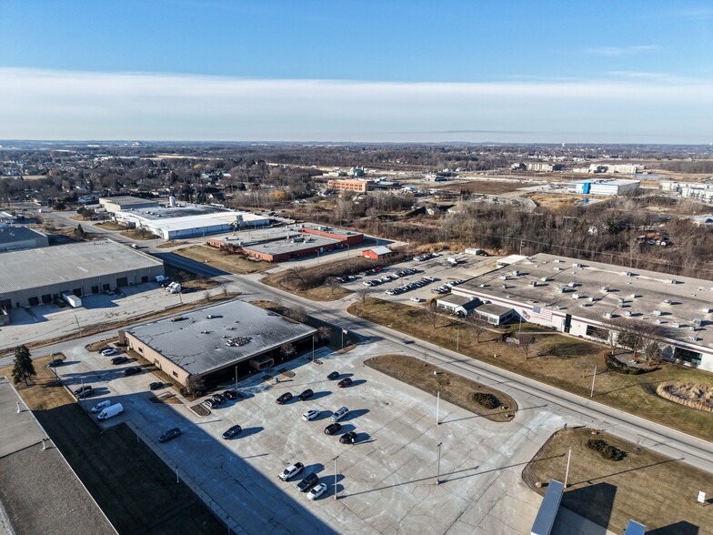 More Photos Of 7630 S 10th St, Oak Creek Office For Sale