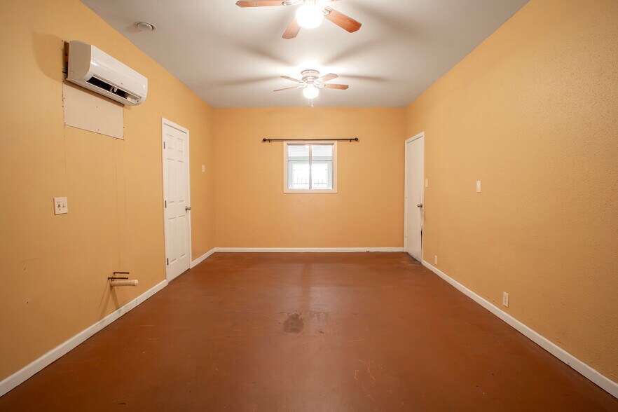 More Photos Of 910 Brenda St, Houston Warehouse For Sale