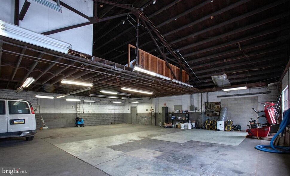 More Photos Of 1537 Bridge St, New Cumberland Auto Dealership For Lease