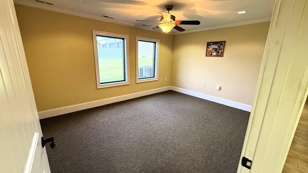 More Photos Of 265 Pitt Rd, Mooresville Warehouse For Sale