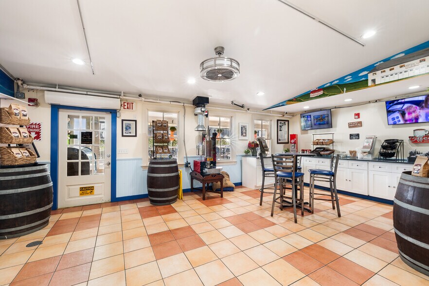 More Photos Of 130 Chapel St, New Shoreham Storefront Retail Residential For Sale