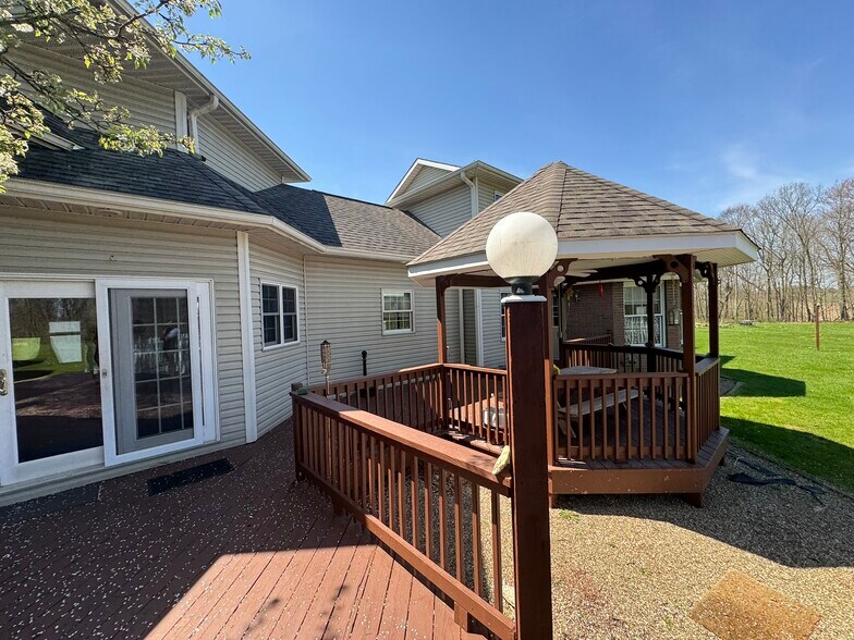 More Photos Of 1173 Manchester Ave SW, North Lawrence Office Residential For Sale