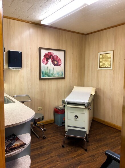 More Photos Of 302 W Main St, Bowling Green Healthcare For Sale