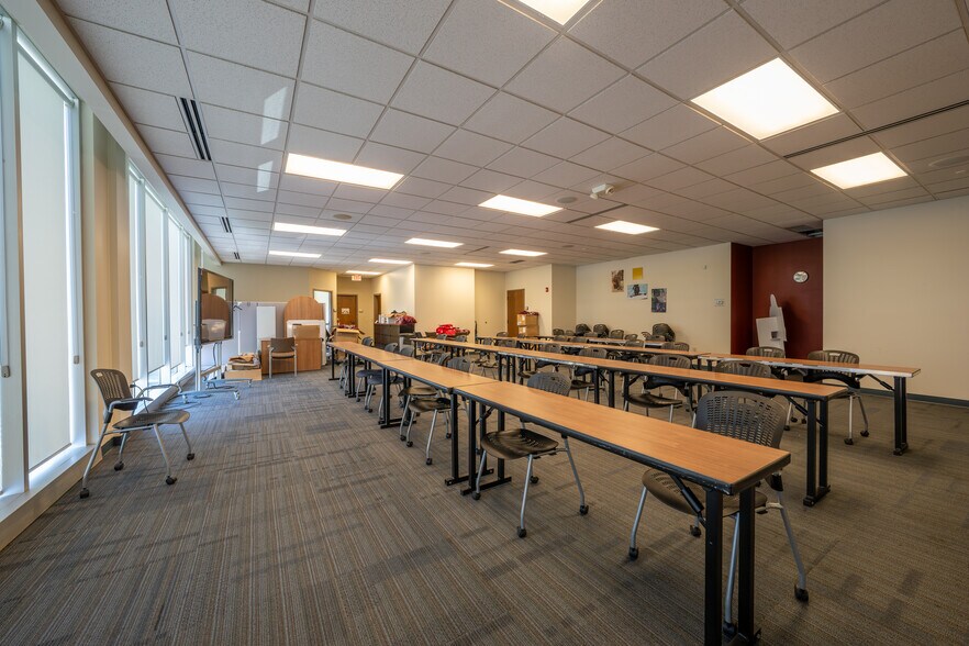 More Photos Of 807 Kinnear Rd, Columbus Medical For Sale