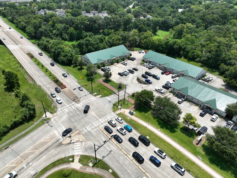 More Photos Of 1110 S Friendswood Dr, Friendswood Unknown For Lease