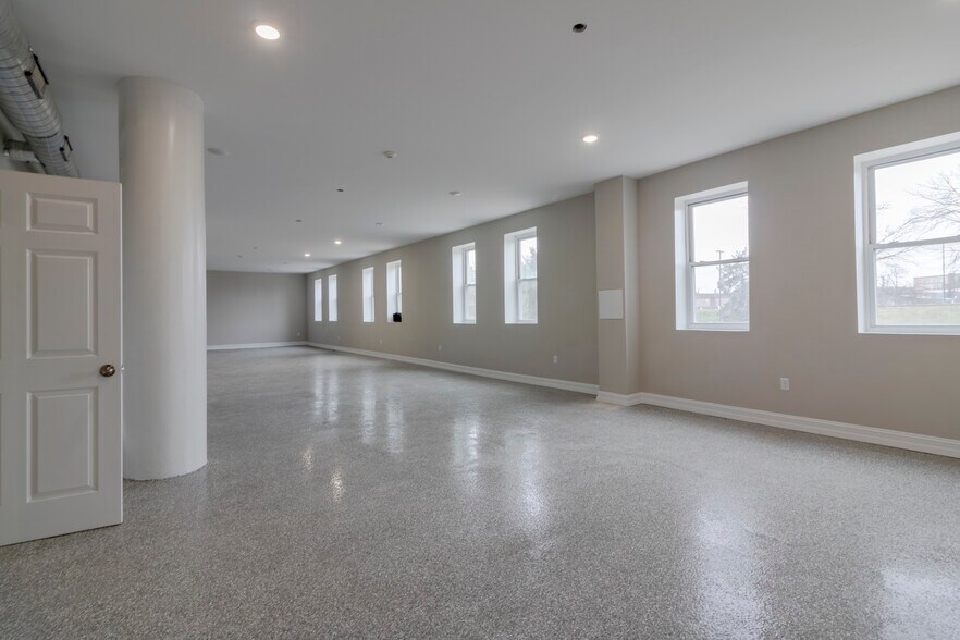 More Photos Of 2613 W Hunting Park Ave, Philadelphia Light Distribution For Lease