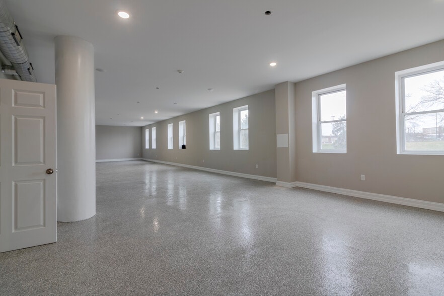 More Photos Of 2613 W Hunting Park Ave, Philadelphia Light Distribution For Lease