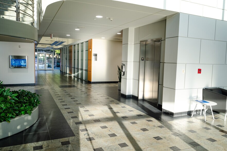 More Photos Of 1101 Raintree Cir, Allen Medical For Lease