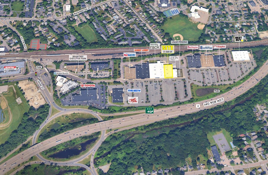 More Photos Of 200-380 Grossman Dr, Braintree Storefront For Lease