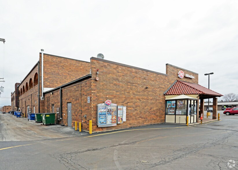 More Photos Of 229 W Grand Ave, Bensenville General Retail For Lease