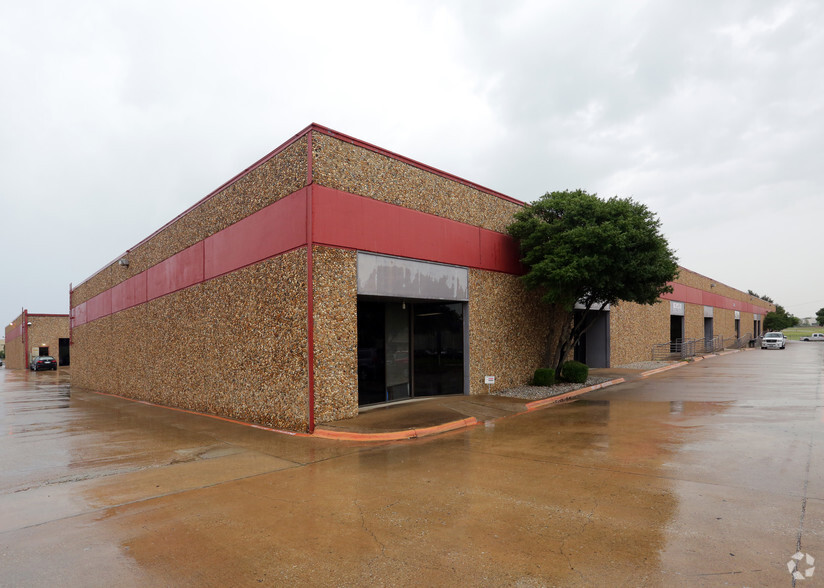 Primary Photo Of 3235 Skylane Dr, Carrollton Distribution For Lease