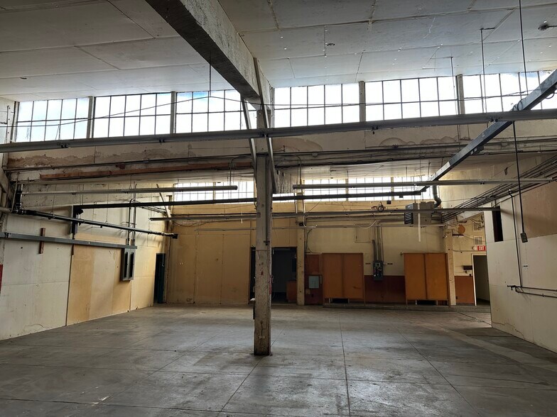 More Photos Of 8225 SE 7th Ave, Portland Warehouse For Sale