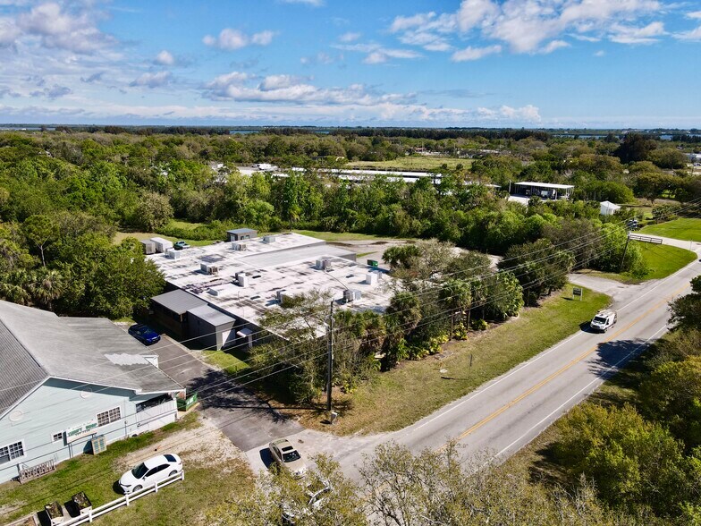 More Photos Of 5400 85th St, Vero Beach Showroom For Sale