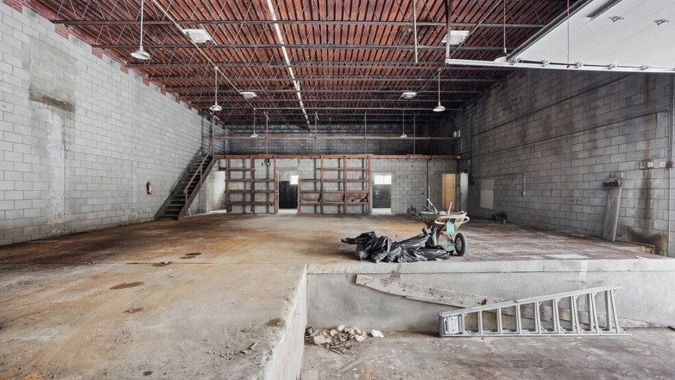 More Photos Of 2750 Banksville Rd, Pittsburgh Warehouse For Sale