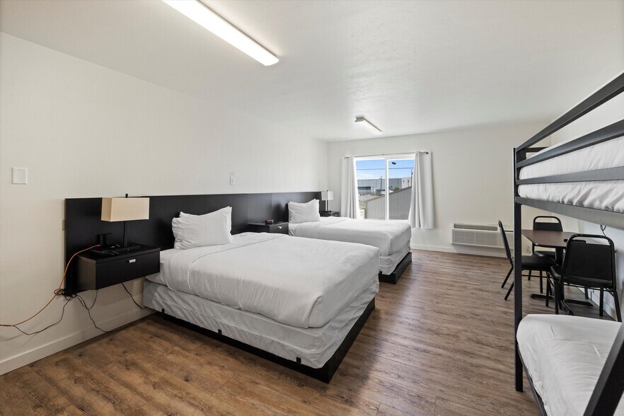 More Photos Of 720 W Lewis St, Pasco Hotel For Sale