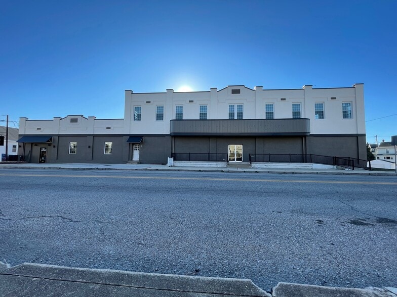 Primary Photo Of 130 W 3rd St, Waynesboro Light Distribution For Lease