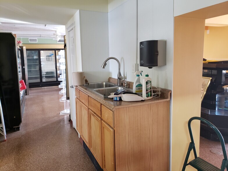 More Photos Of 431 Broad St, Lake Geneva Convenience Store For Sale