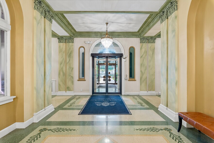 More Photos Of 1028 E Juneau Ave, Milwaukee Hotel For Lease