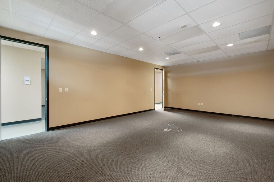 More Photos Of 21755 N I-45 Fwy, Spring Flex For Sale