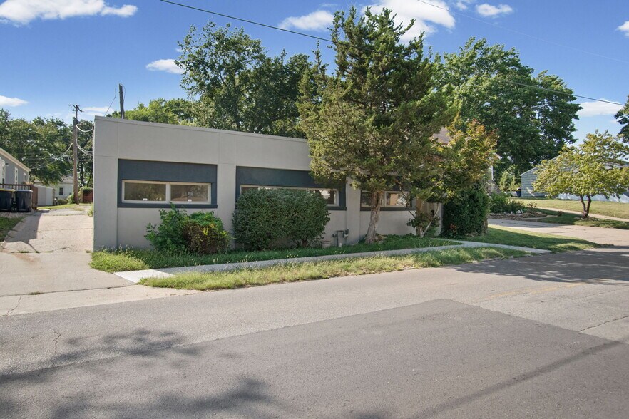 Primary Photo Of 7132 Main St, Kansas City Office Residential For Sale
