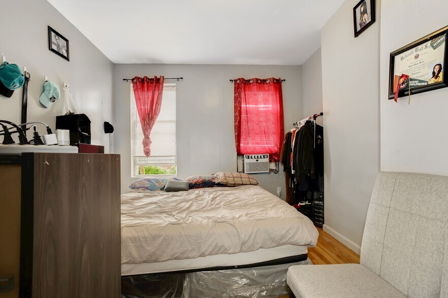 More Photos Of 724-726 Grand St, Jersey City Storefront Retail Residential For Sale