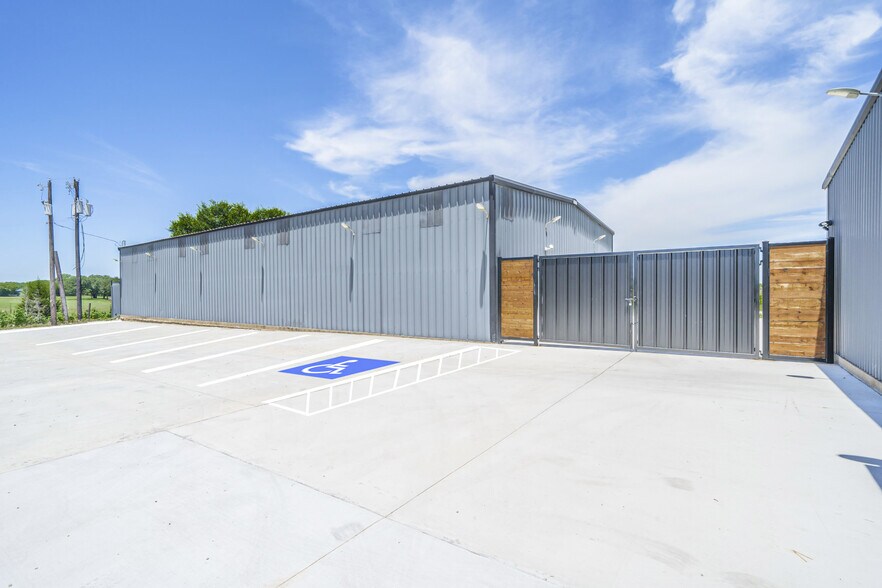 More Photos Of 4139 Burleson Blvd, Alvarado Warehouse For Sale