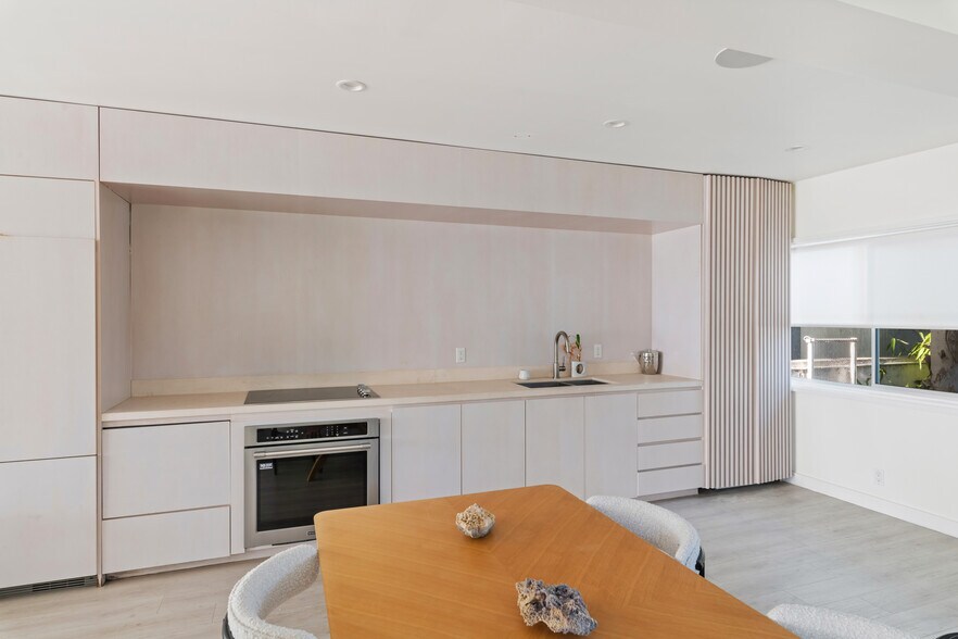 More Photos Of 1423 Abbot Kinney Blvd, Venice General Retail For Sale