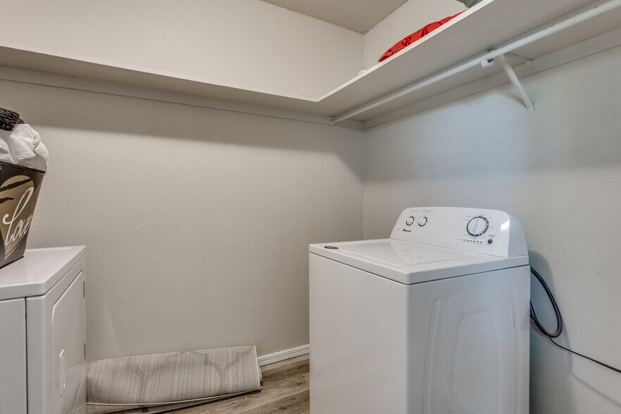 More Photos Of NW 10th St & N Classen Blvd, Oklahoma City Apartments For Sale