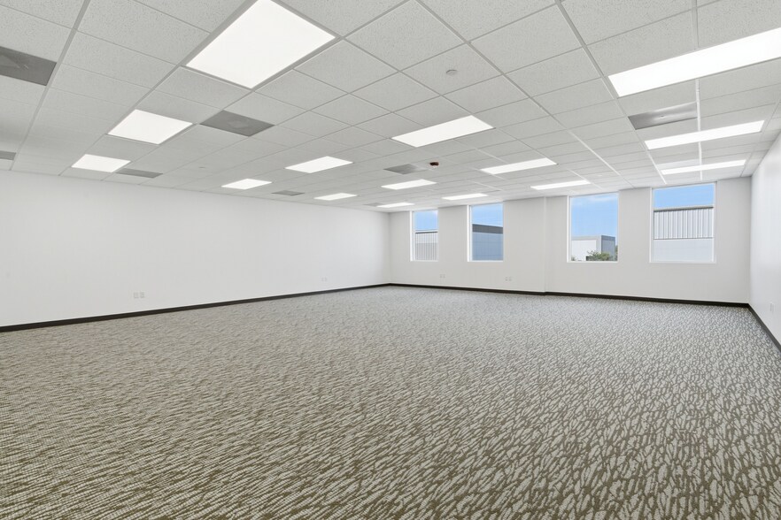 More Photos Of 611 Choctaw Ln, Katy Distribution For Lease
