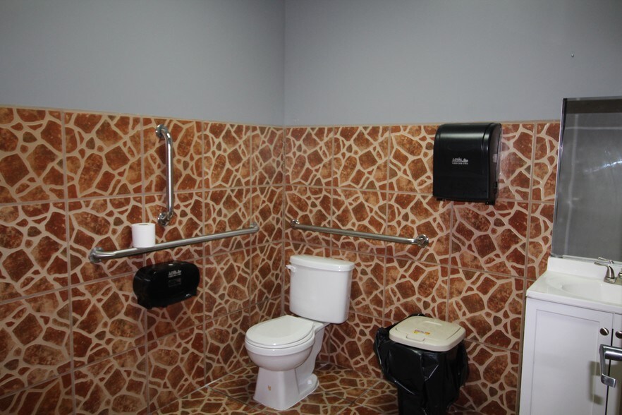 More Photos Of 3852 Dulles South Ct, Chantilly Warehouse For Lease