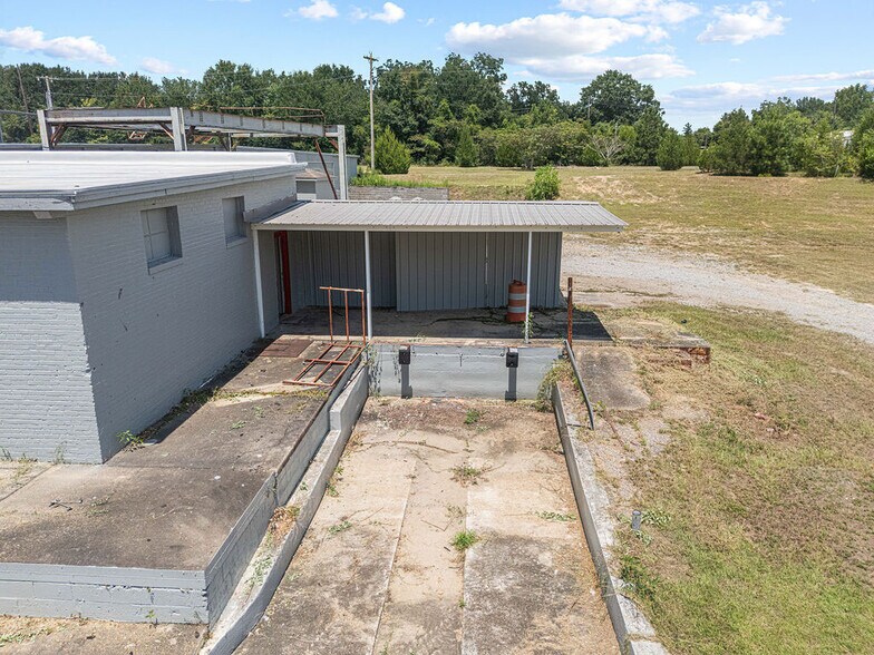 More Photos Of 1002 Douglas Ave, Opp Manufacturing For Lease