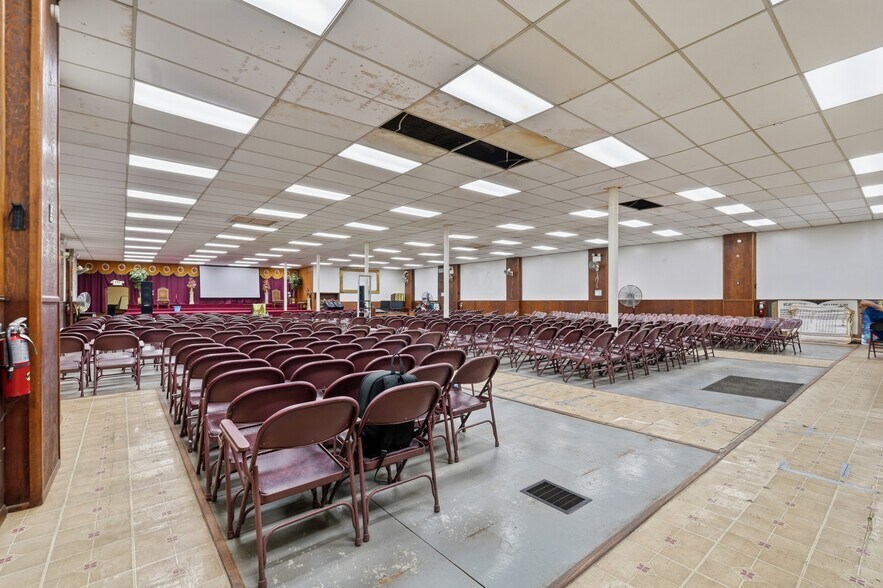 More Photos Of 1142-1148 Broadway, Camden Flex For Sale