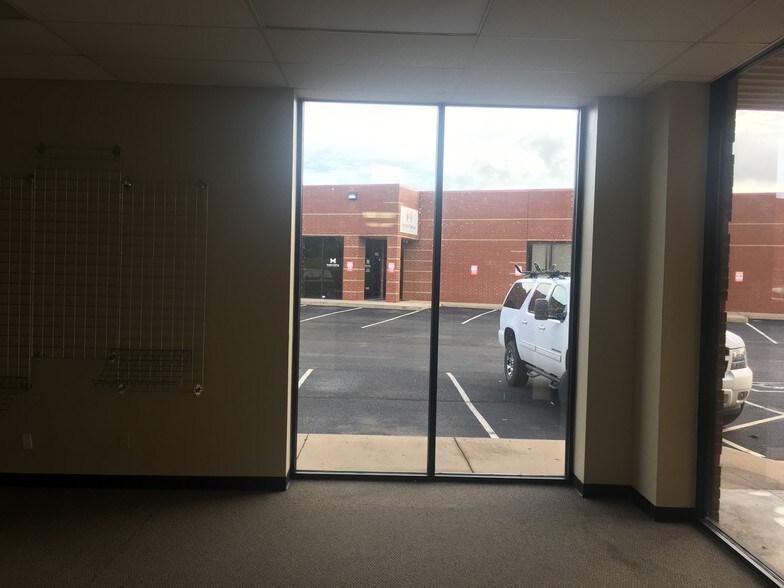 More Photos Of 1421 S Fretz Dr, Edmond Flex For Lease