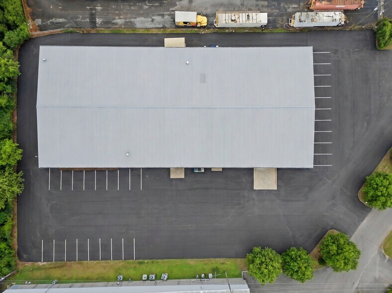 More Photos Of 213 Whitsett Rd, Nashville Warehouse For Lease