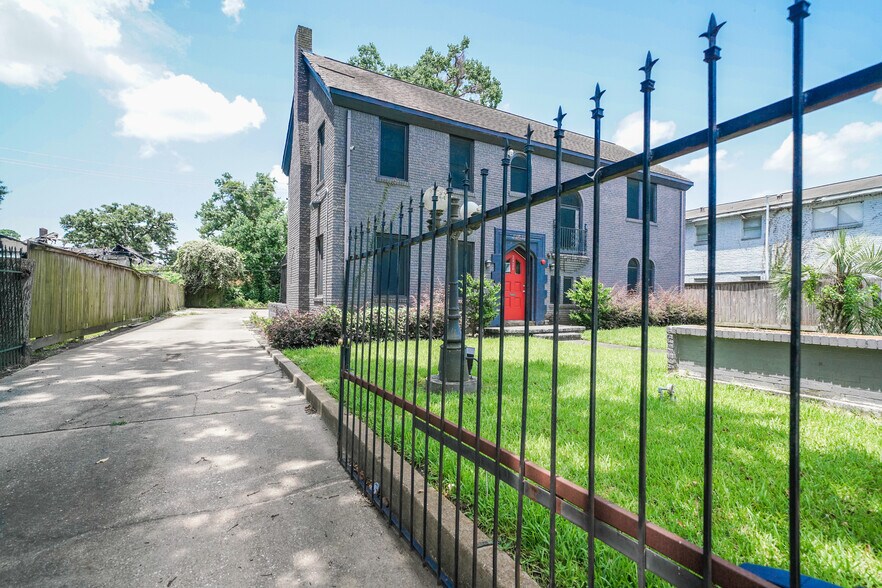 More Photos Of 2424 Southmore Blvd, Houston Medical For Lease