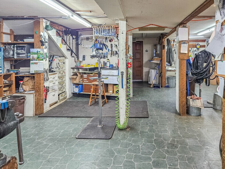 More Photos Of 424 1st Ave SW, Albany Storefront Retail Office For Sale