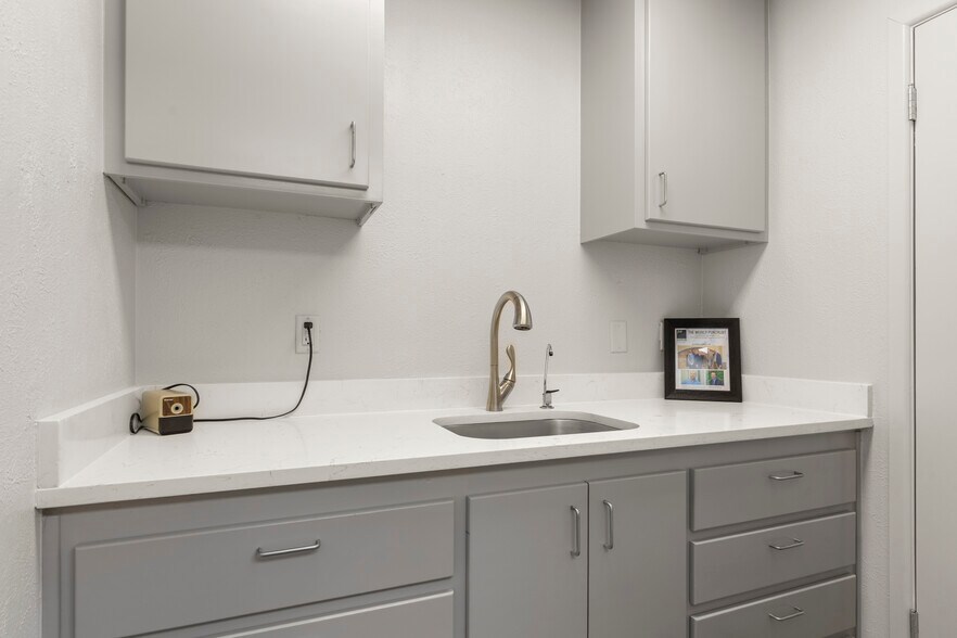 More Photos Of 2003 W Wall St, Midland Office For Sale