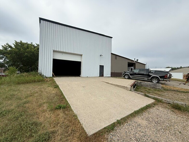 More Photos Of 719 Roosevelt Ave, Detroit Lakes Light Distribution For Sale