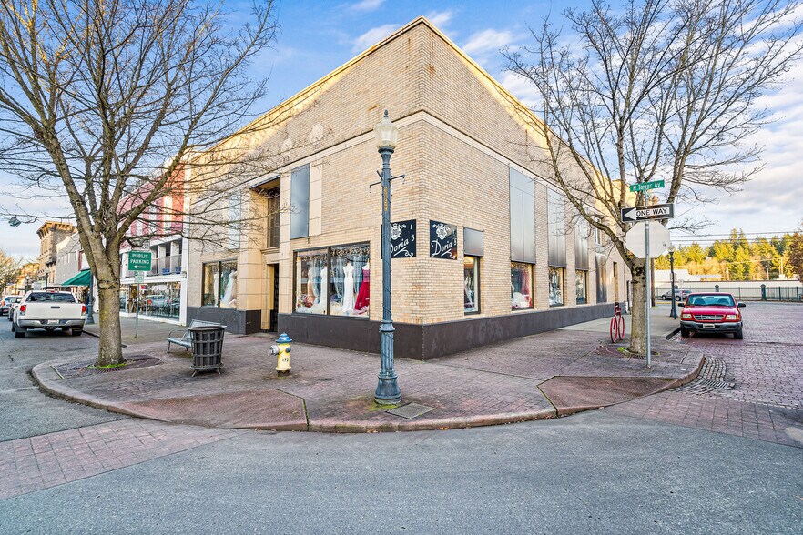 Primary Photo Of 302 N Tower Ave, Centralia General Retail For Sale