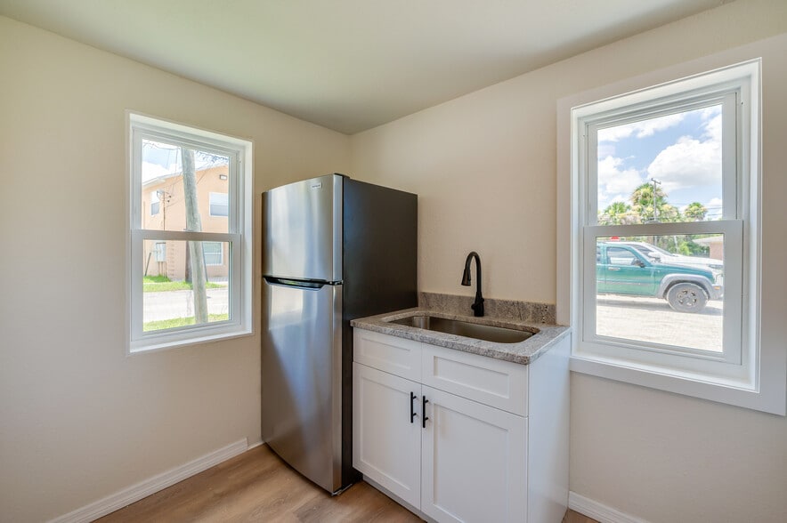 More Photos Of 259 Jefferson St, Daytona Beach Multifamily For Sale