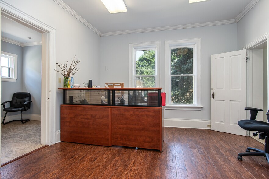 More Photos Of 109 College St, Kitchener Office For Sale