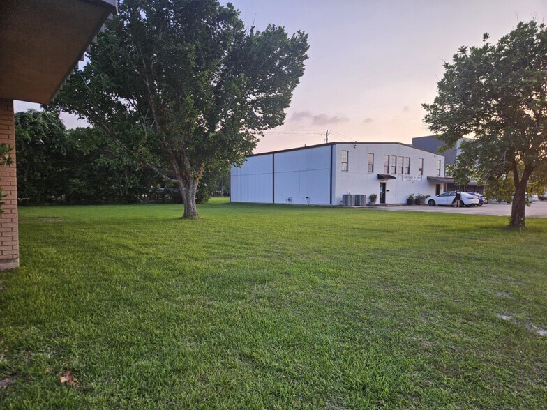 More Photos Of 2012 Broadway St, Pearland Land For Sale