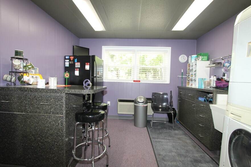 More Photos Of 730 S Main St, Mount Vernon Freestanding For Sale