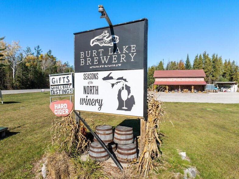 More Photos Of 9090 M-68, Alanson Storefront For Sale