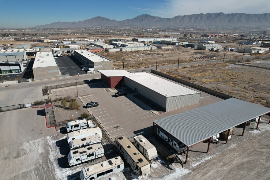 More Photos Of 1895 Appaloosa Dr, Sunland Park Showroom For Lease