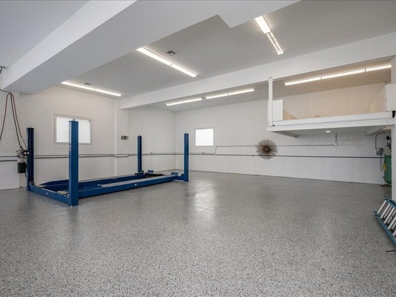 More Photos Of 28 Willowdale Ave, Port Washington Industrial For Sale