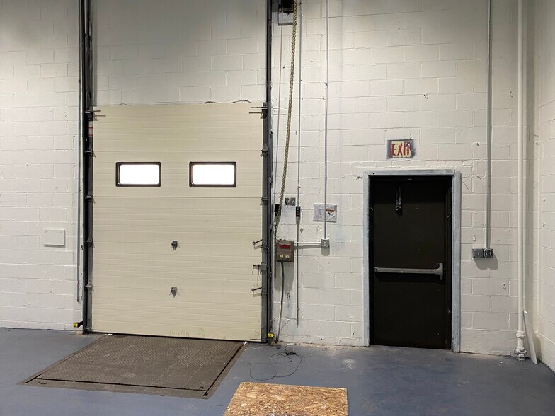 More Photos Of 1400 St Paul St, Rochester Showroom For Lease