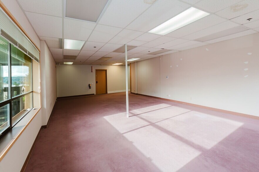 More Photos Of 1040 NE Hostmark St, Poulsbo Office For Sale